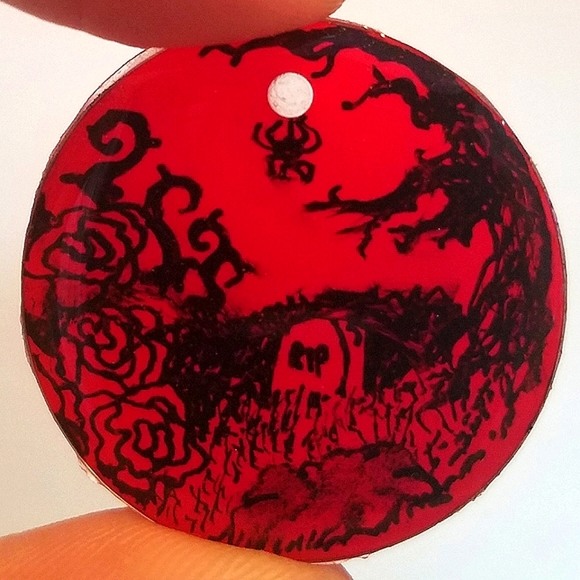 Eerie Red Scene Necklace - Picture 12 of 12